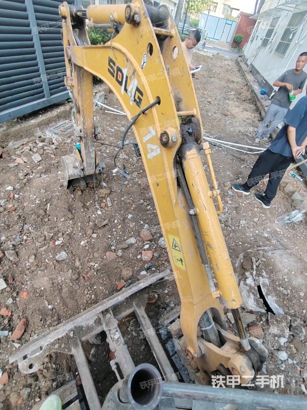 大臂背部俯视（工作和回转装置）