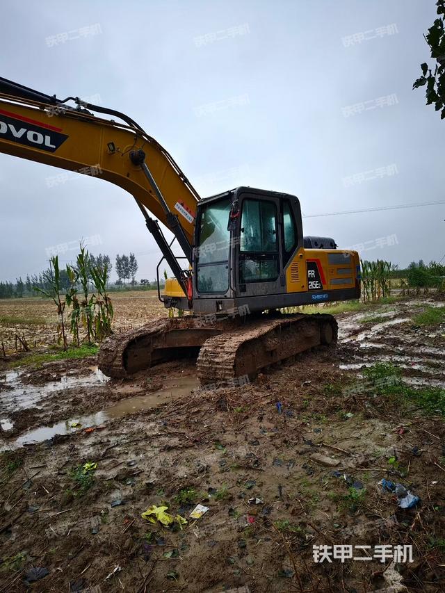 雷沃重工FR215E2挖掘機(jī)