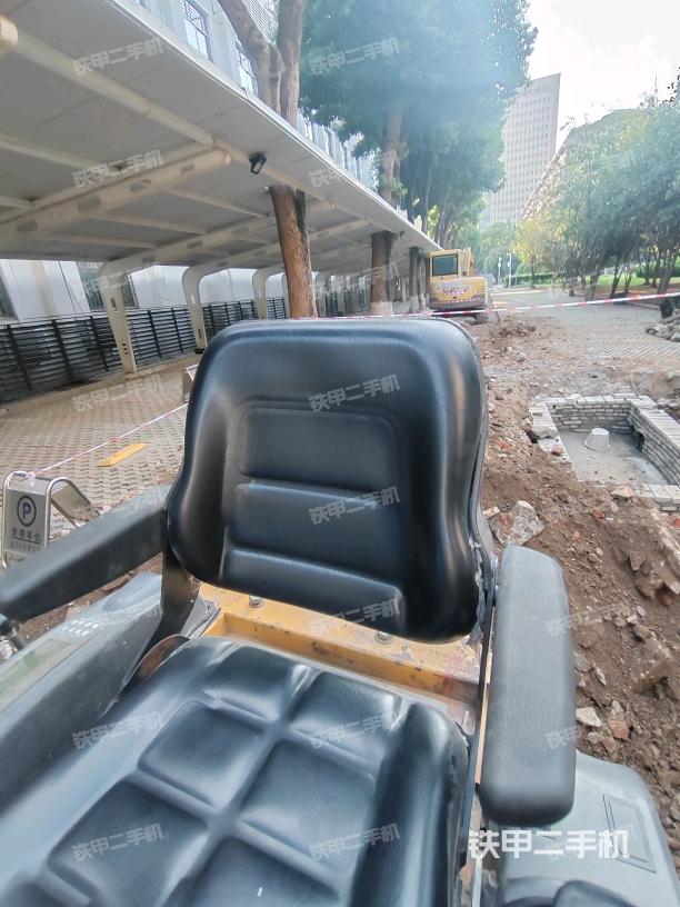 后窗玻璃角标（驾驶室部分）