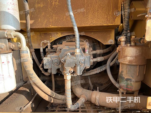 液压泵舱室正面整体（整机外观）