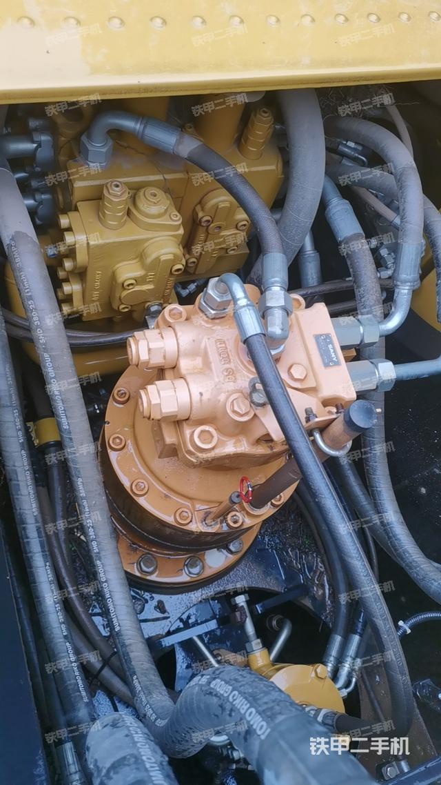 回转马达和主控阀（整机外观）