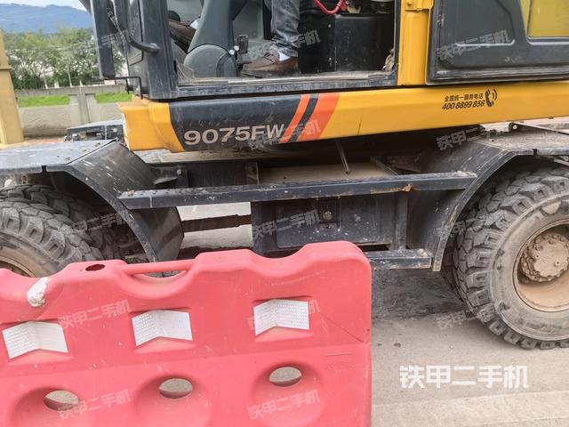 右側(cè)履帶整體?（行走機(jī)構(gòu)）