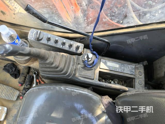 座椅左側(cè)控制臺(tái)/音響/含左手柄（駕駛室部分）