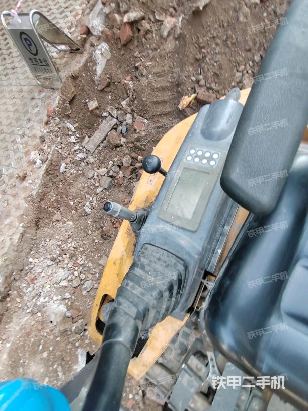 座椅左侧控制台/音响/含左手柄（驾驶室部分）