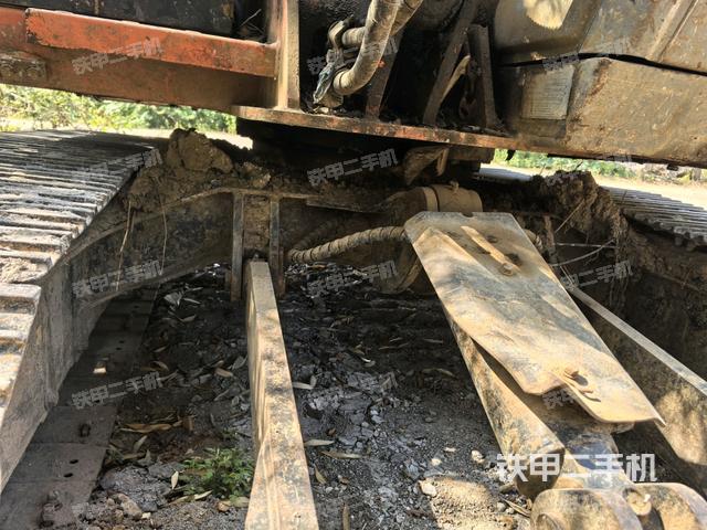 轉(zhuǎn)盤和下車架正前（工作和回轉(zhuǎn)裝置）