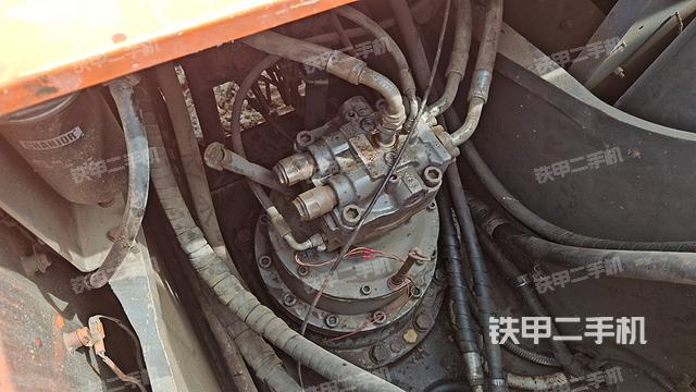 回转马达和主控阀（整机外观）