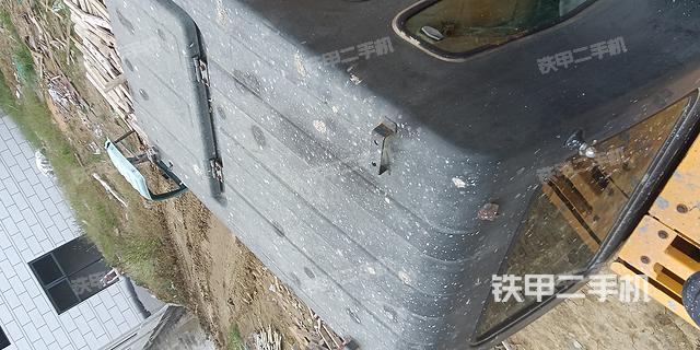 驾驶室顶部(整机外观) 驾驶室顶部(整机外观)