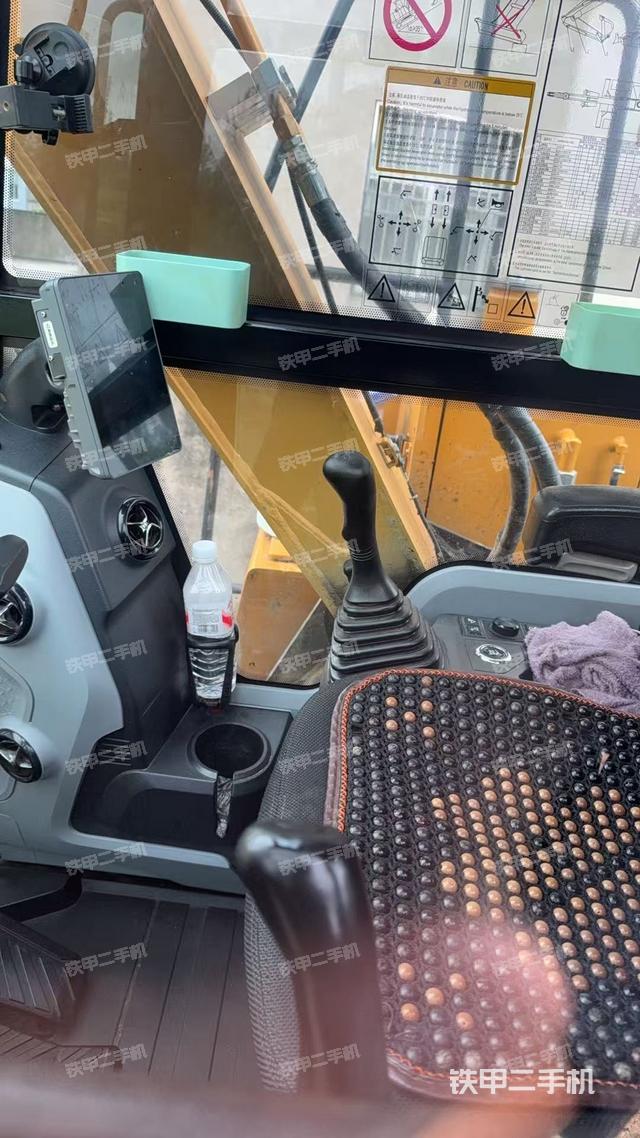 驾驶室整体（整机外观）