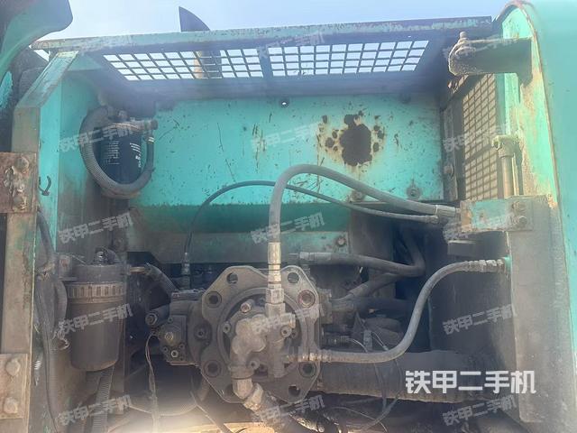 液壓泵艙室正面整體（整機(jī)外觀）