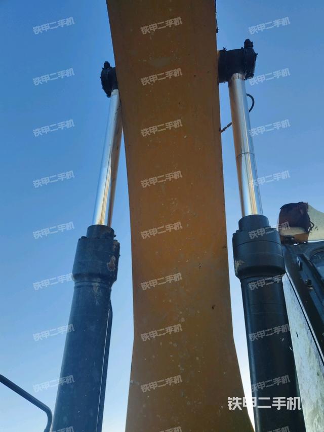 大臂油缸整體?豎拍（工作和回轉(zhuǎn)裝置）