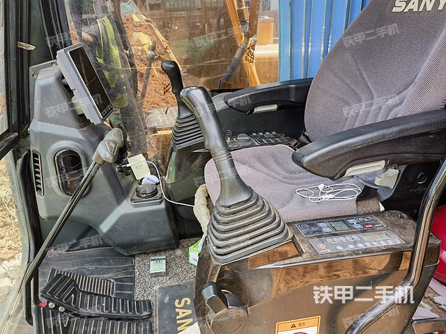 驾驶室整体（整机外观）