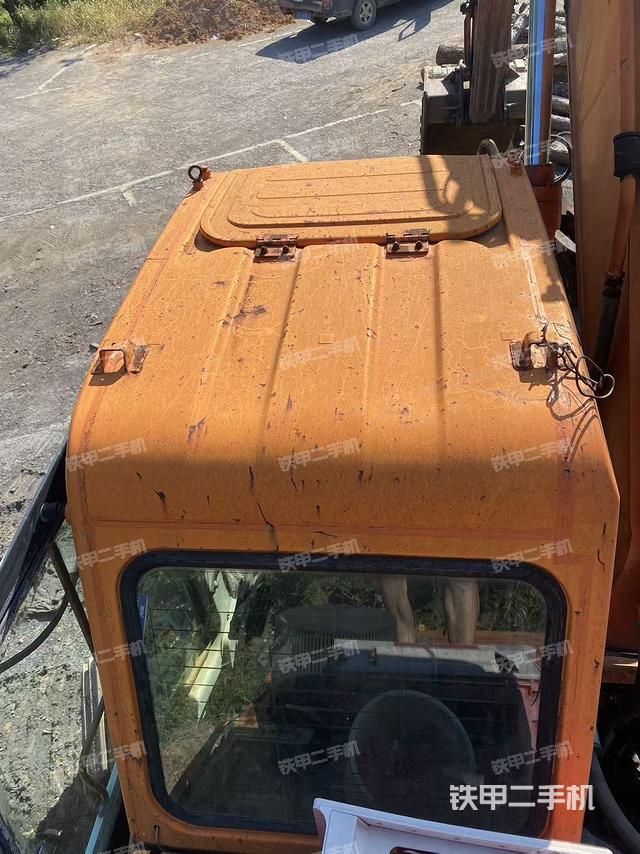 驾驶室顶部（整机外观）