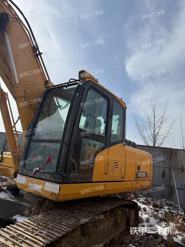 回转马达和主控阀（整机外观）