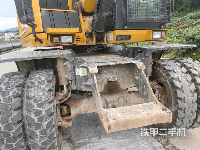 轉(zhuǎn)盤和下車架正前（工作和回轉(zhuǎn)裝置）