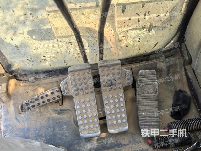 座椅右側(cè)控制臺(tái)/鑰匙門/油門/含右手柄（駕駛室部分）