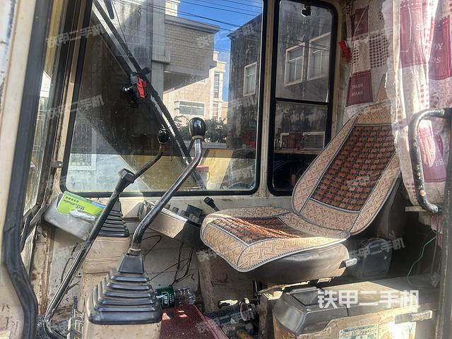 驾驶室整体(整机外观) 驾驶室整体(整机外观)