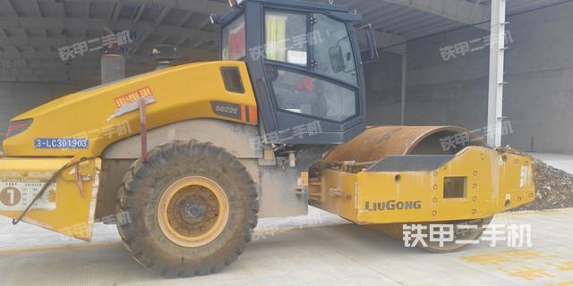 整机右侧（设备外观及核心部件）