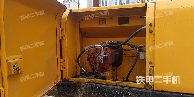 液压泵舱室正面整体(整机外观) 液压泵舱室正面整体(整机外观)