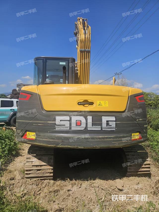 驾驶室顶部（整机外观）