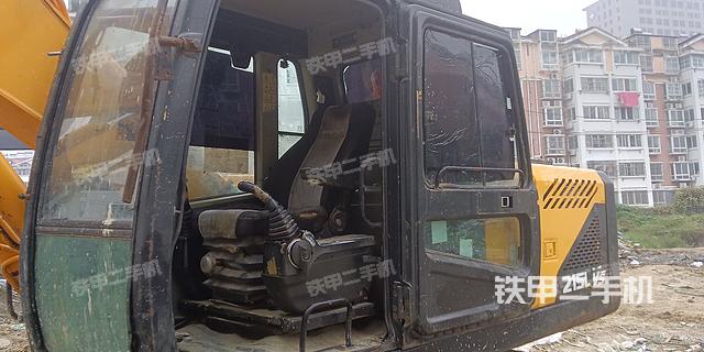 驾驶室整体(整机外观) 驾驶室整体(整机外观)
