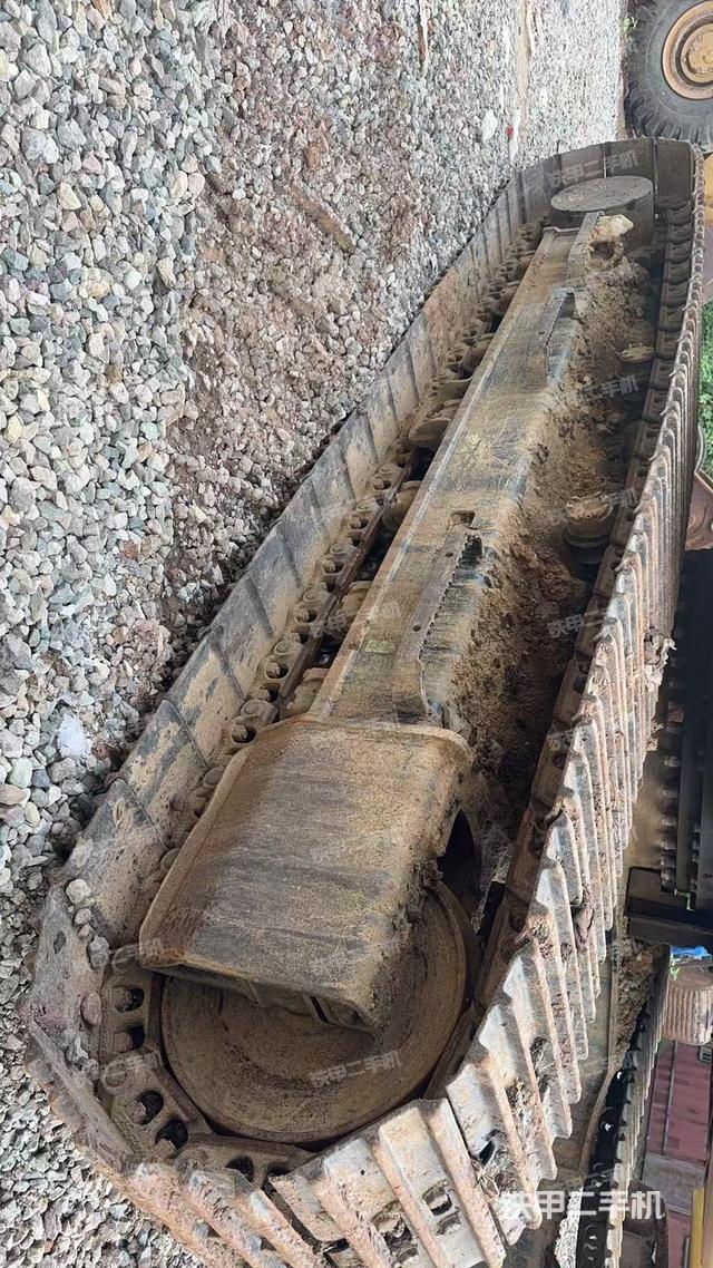 單側(cè)履帶整體（整機(jī)外觀）