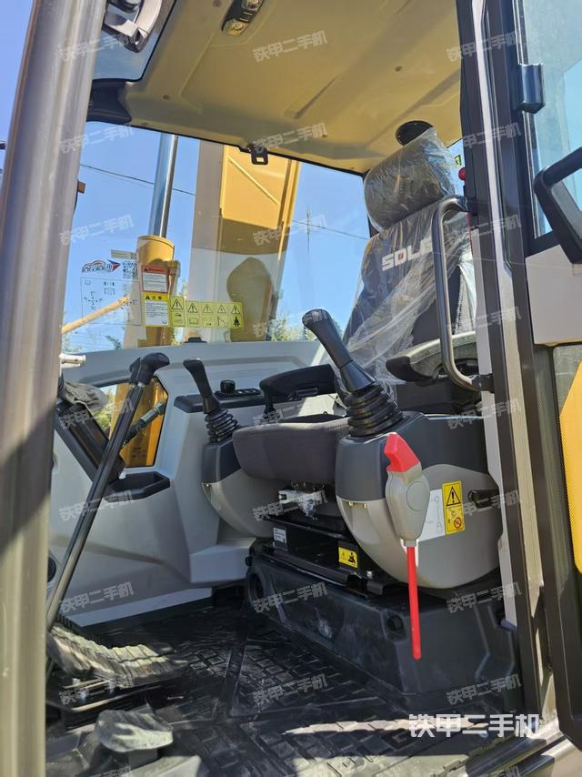 驾驶室整体（整机外观）