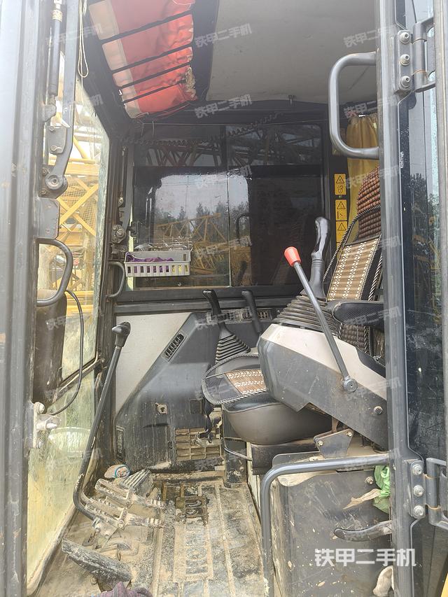 驾驶室整体（整机外观）