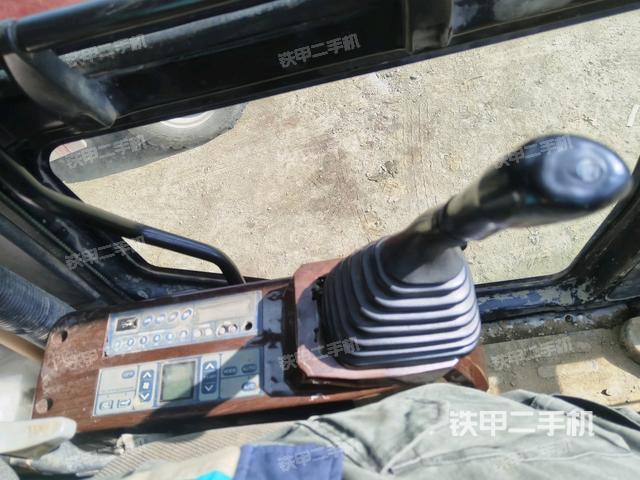 座椅左侧控制台/音响/含左手柄（驾驶室部分）