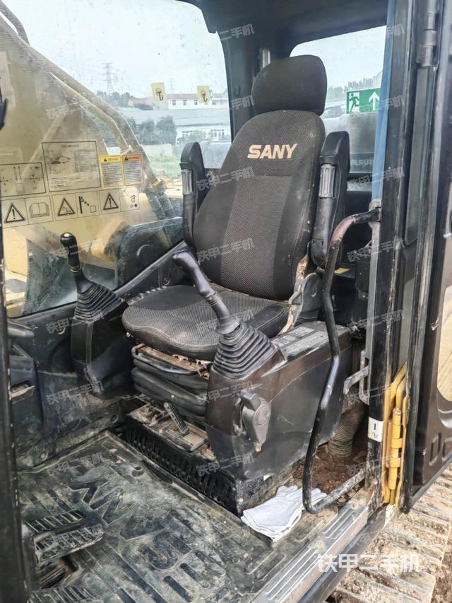 駕駛室整體（整機外觀）