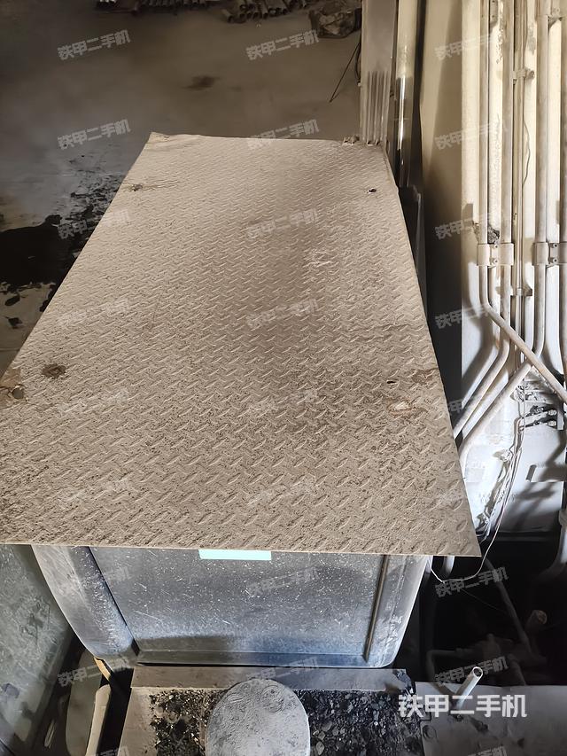 驾驶室顶部（整机外观）