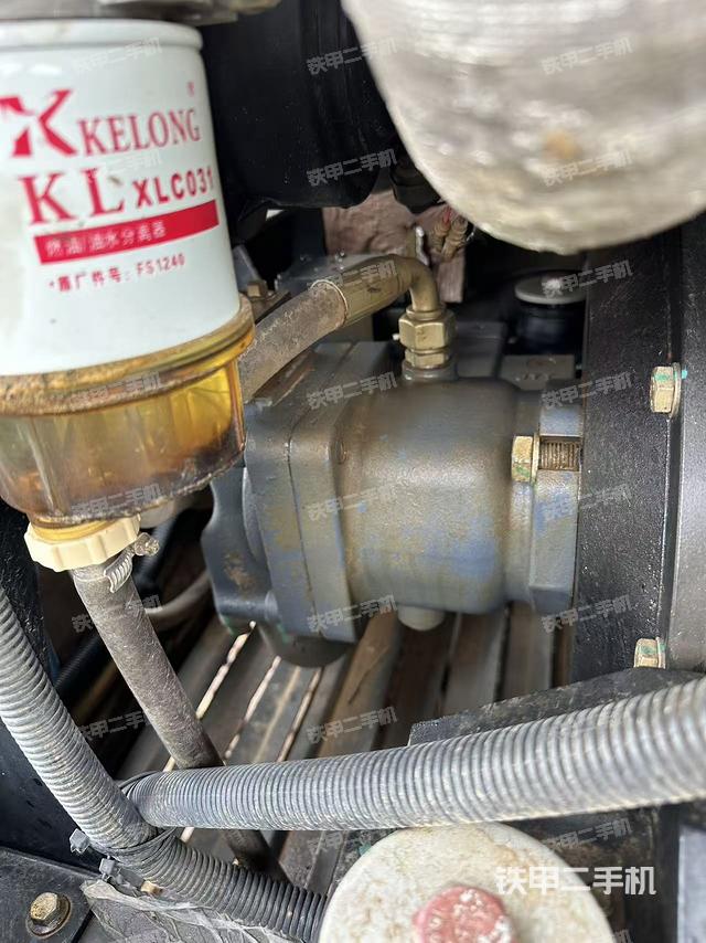 液压泵舱室正面整体（整机外观）