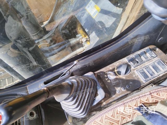 座椅右侧控制台/钥匙门/油门/含右手柄（驾驶室部分）