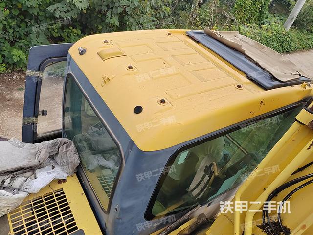 驾驶室顶部（整机外观）