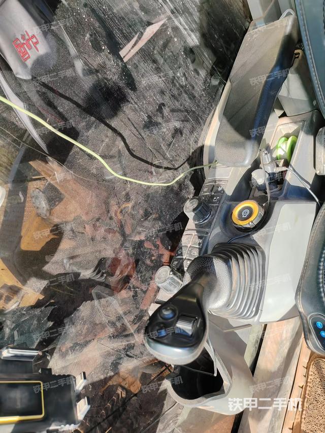 座椅右側(cè)控制臺/鑰匙門/油門/含右手柄（駕駛室部分）