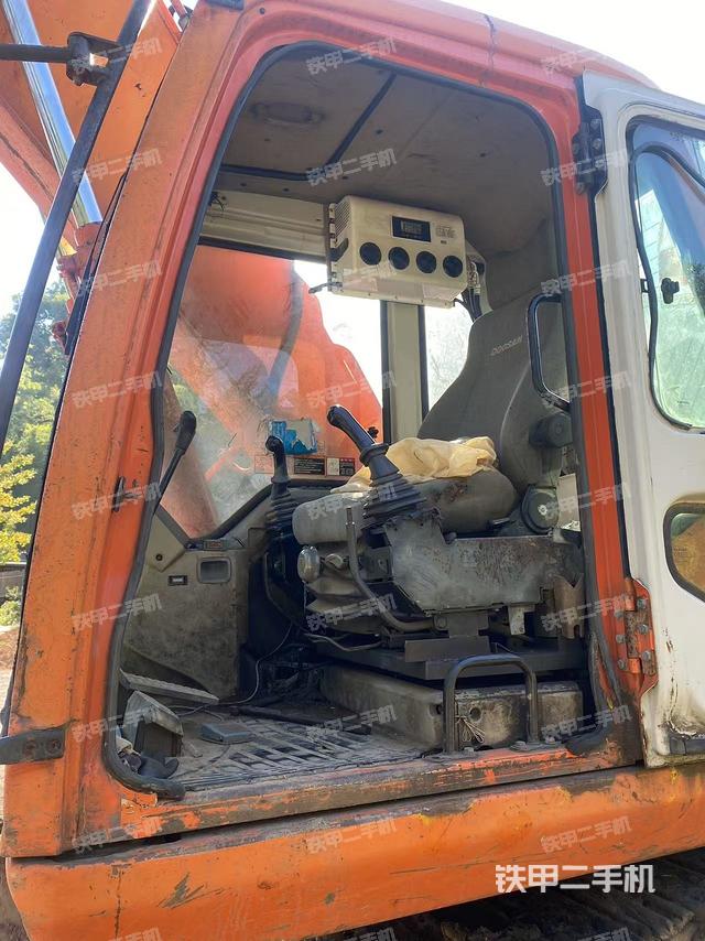 驾驶室整体（整机外观）