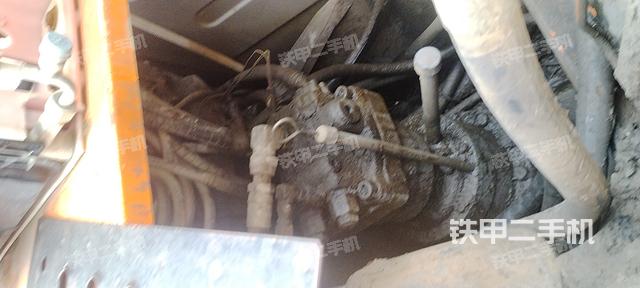 回转马达和主控阀（整机外观）