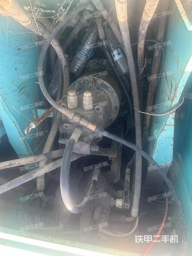 回轉(zhuǎn)馬達(dá)和主控閥（整機(jī)外觀）