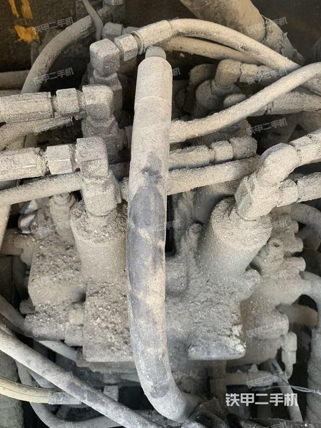 回转马达和主控阀（整机外观）