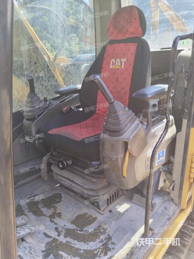 左后方玻璃角標(biāo)（駕駛室部分）