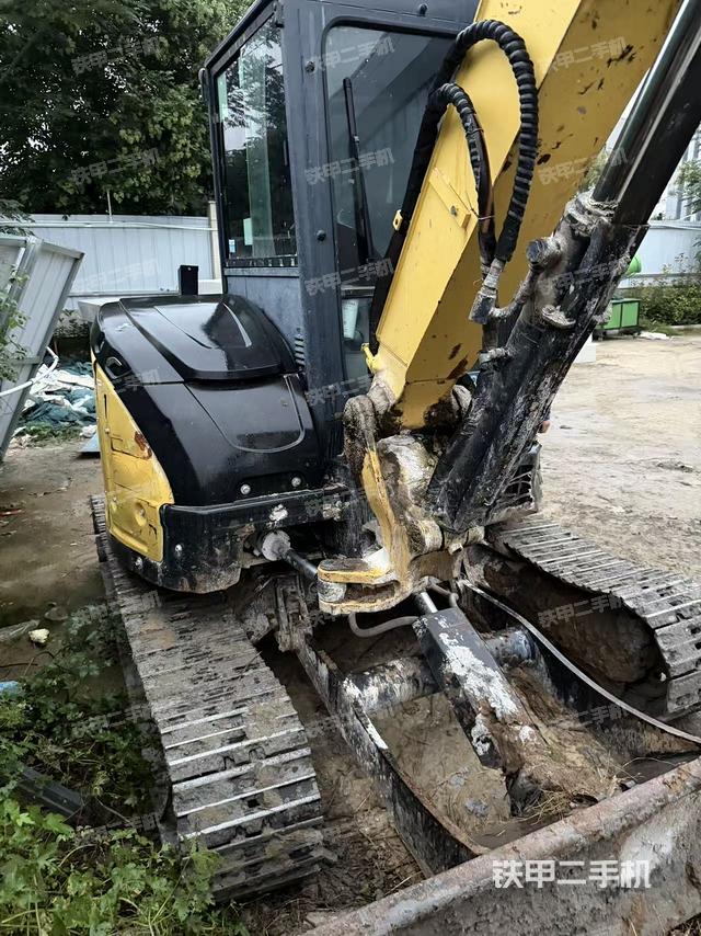 駕駛室頂部（整機外觀）