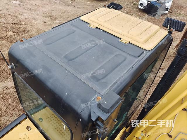 駕駛室頂部（整機外觀）