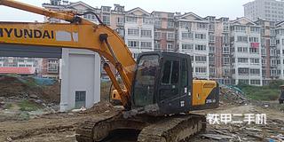 现代R215-7挖掘机实拍图片