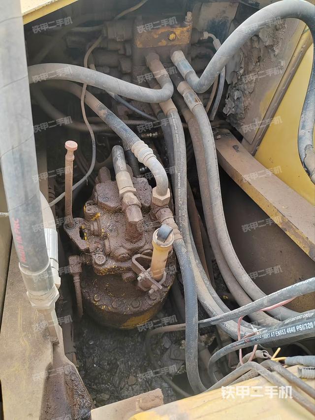 回轉馬達和主控閥（整機外觀）