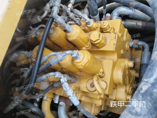 中央回转接头特写（上车部件）