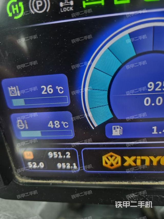 回轉(zhuǎn)馬達(dá)和主控閥（整機(jī)外觀）