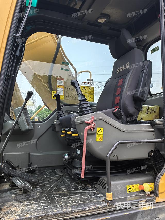 驾驶室整体（整机外观）