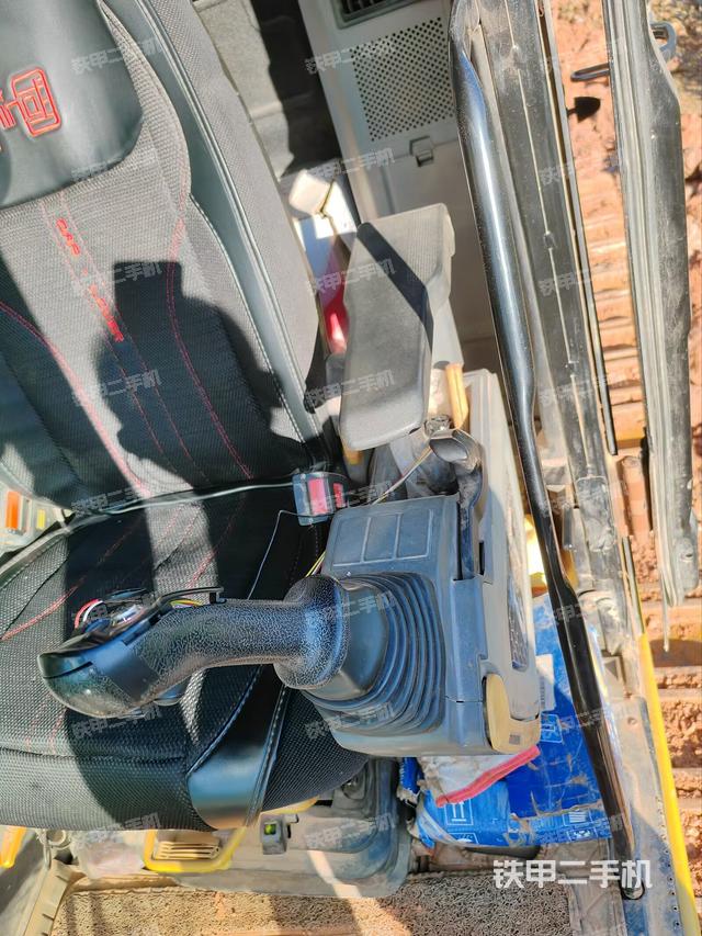 座椅左側(cè)控制臺/音響/含左手柄（駕駛室部分）