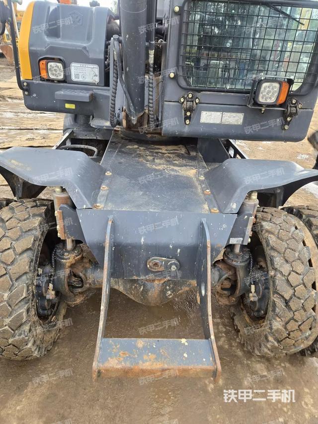 單側(cè)履帶整體（整機(jī)外觀）