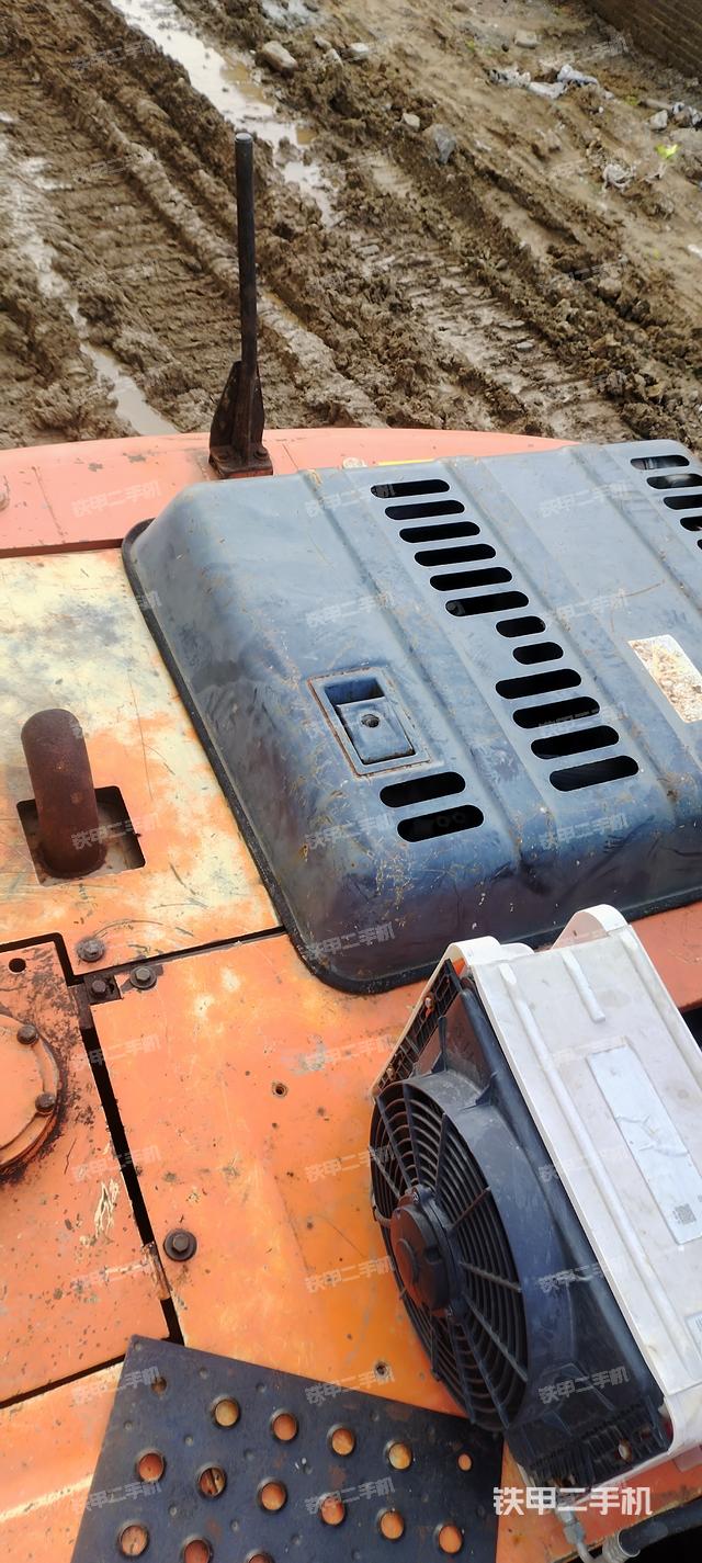 驾驶室顶部（整机外观）