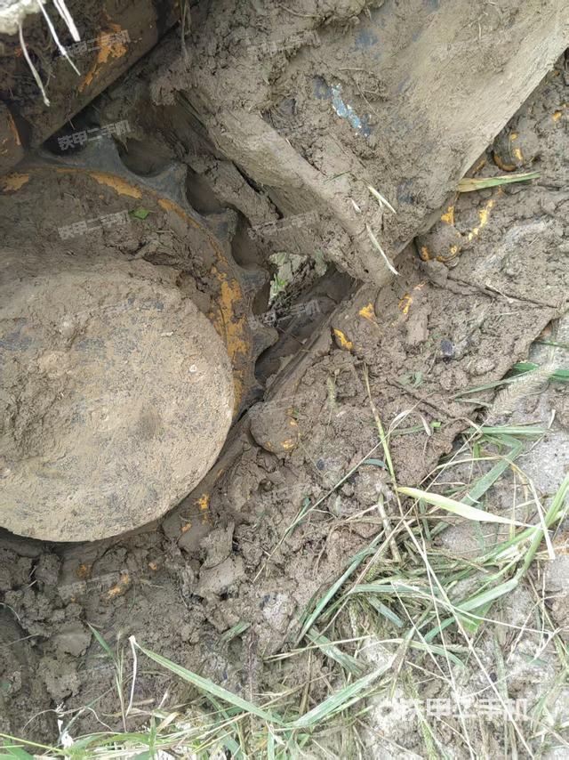 單側(cè)履帶整體（整機(jī)外觀）